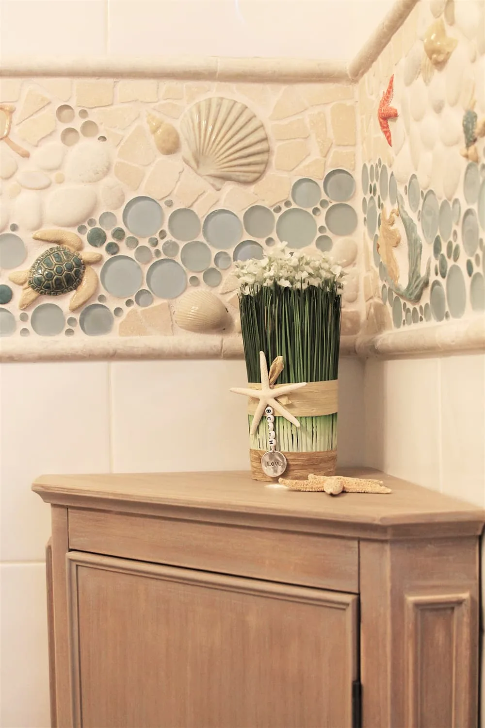 powder room tile border